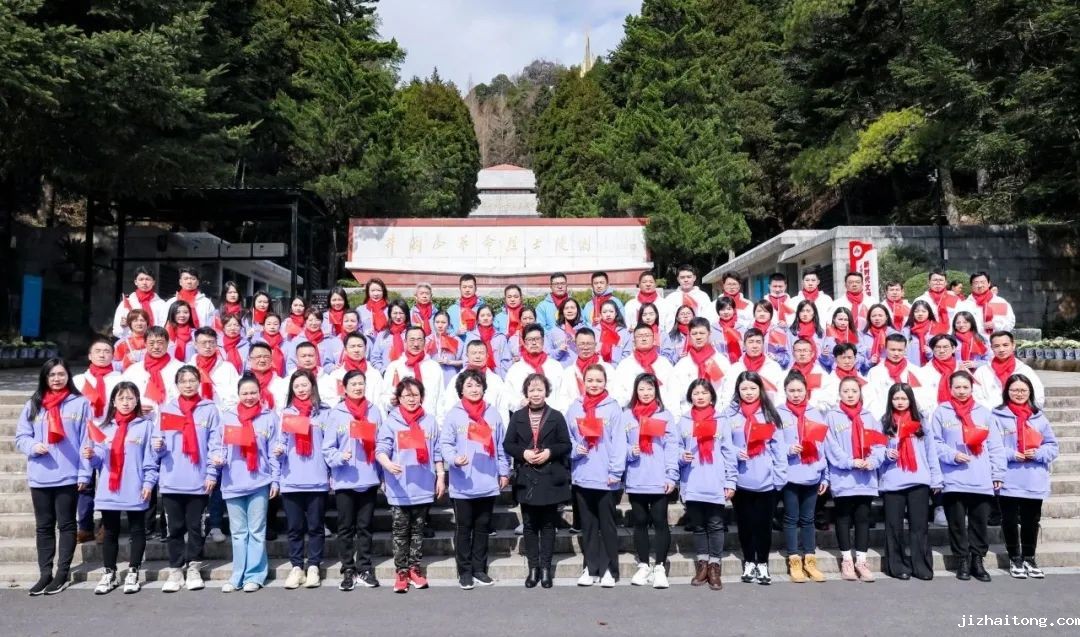 缅怀先烈，重温誓词，深商战旗红遍井冈山