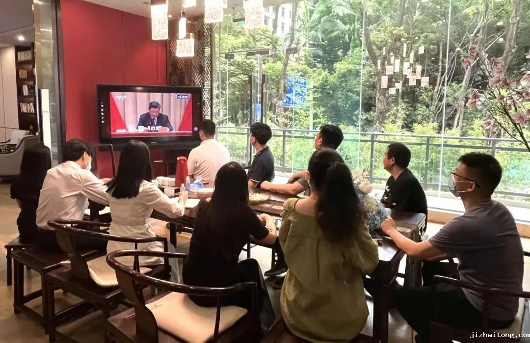 深商会联合党委组织收看庆祝中国共产主义青年团成立100周年大会